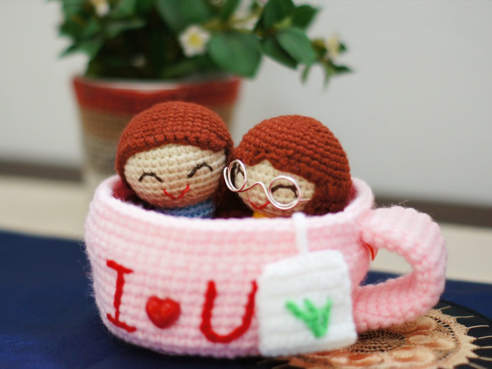 love story crochet pattern - lovers in mug