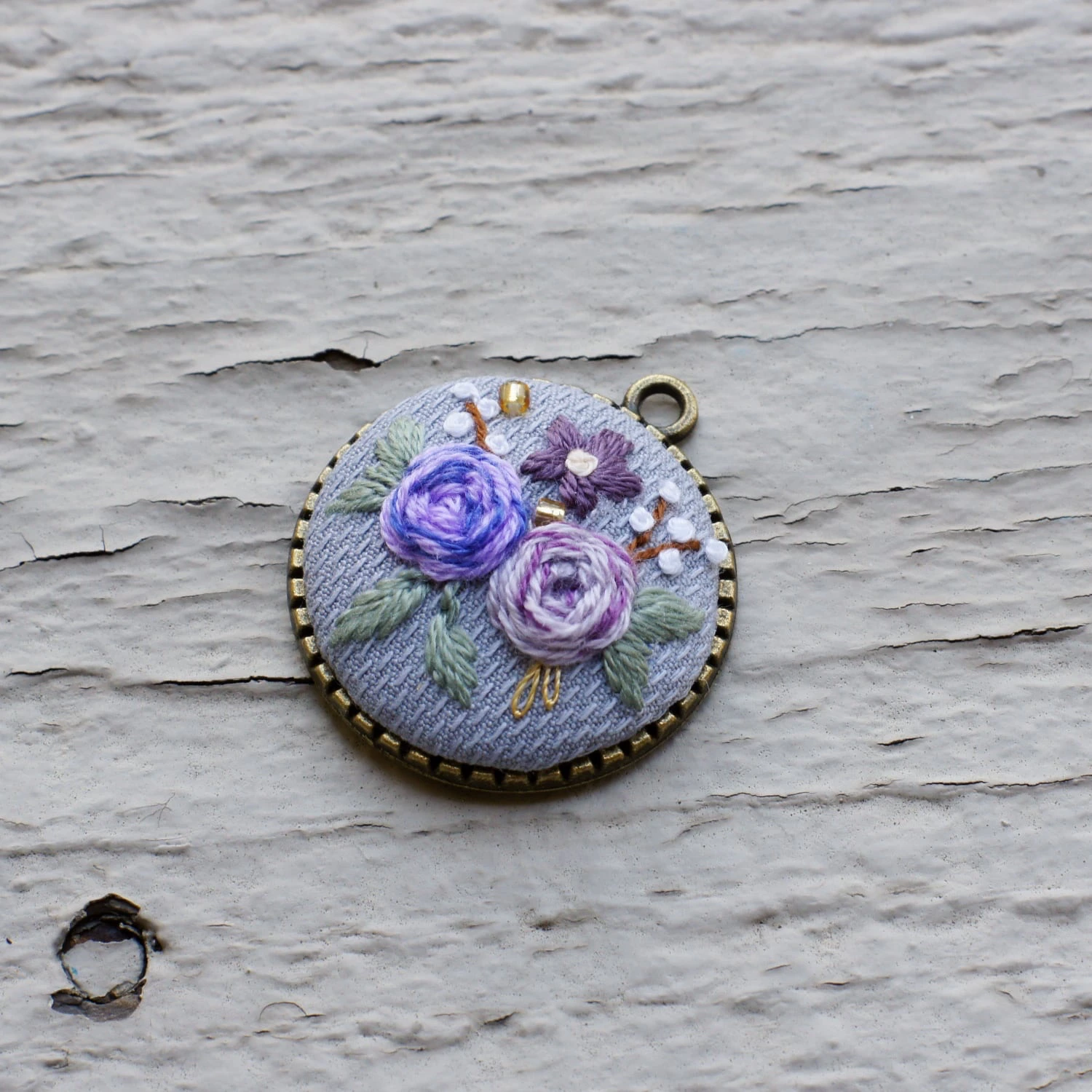 Roses embroidered pendants