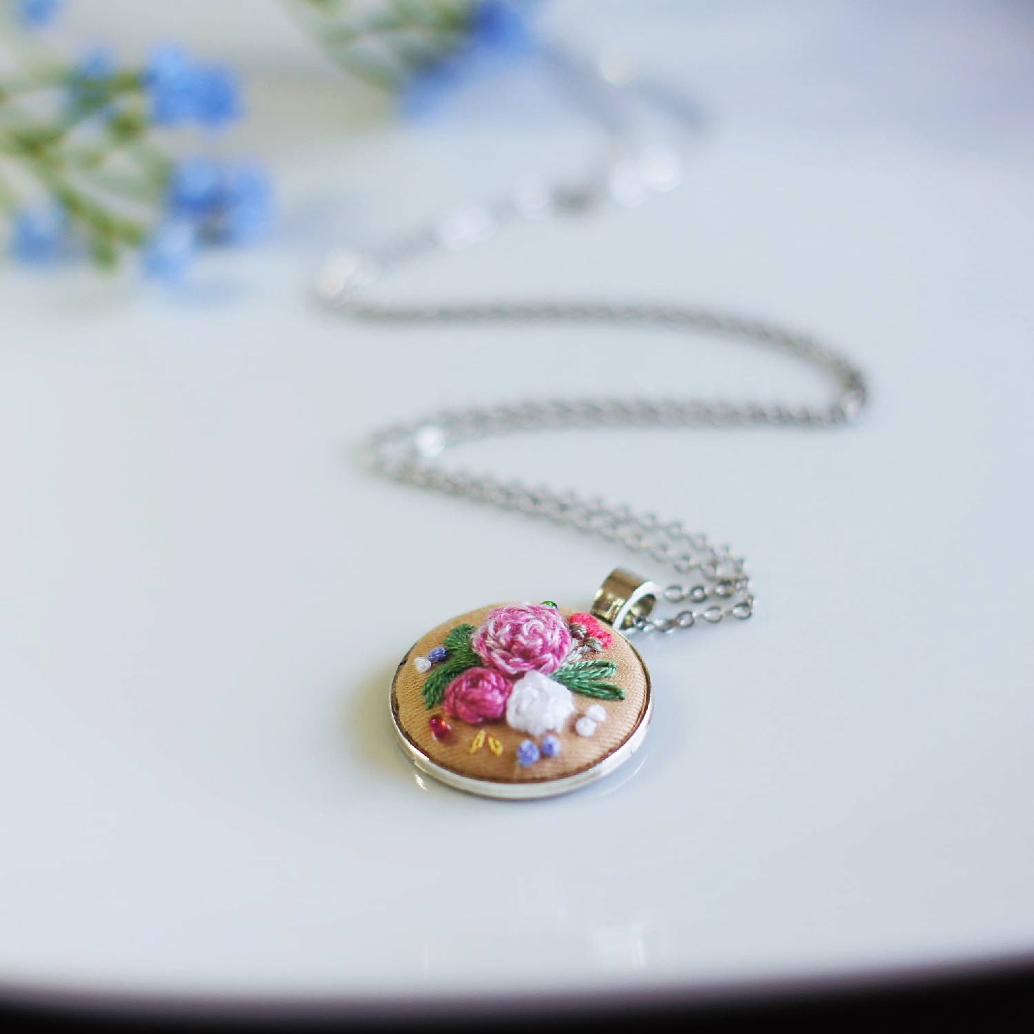 embroidery pendant - rose garden