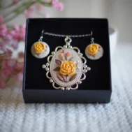 embroidered jewelry set