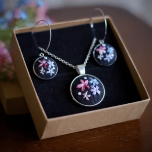 embroidered jewelry set