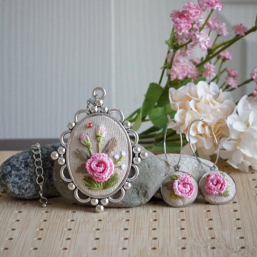 pink rose embroidered jewelry set