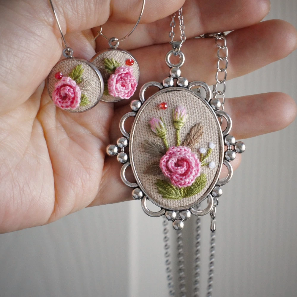 pink rose embroidered jewelry set