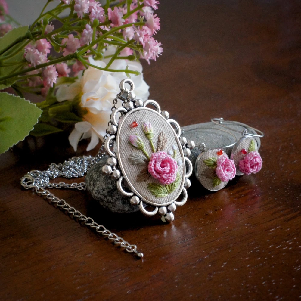 pink rose embroidered jewelry set