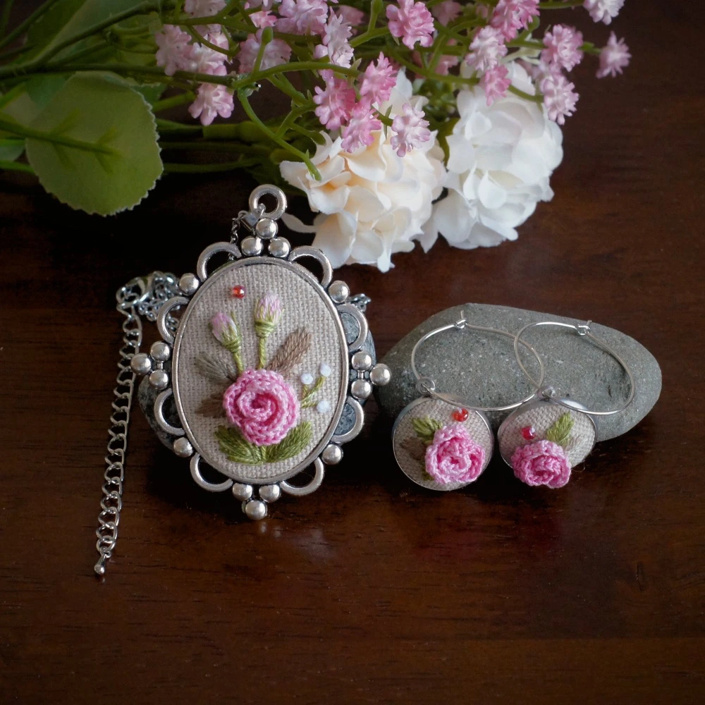 pink rose embroidered jewelry set
