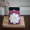 daisy squeeze pouch