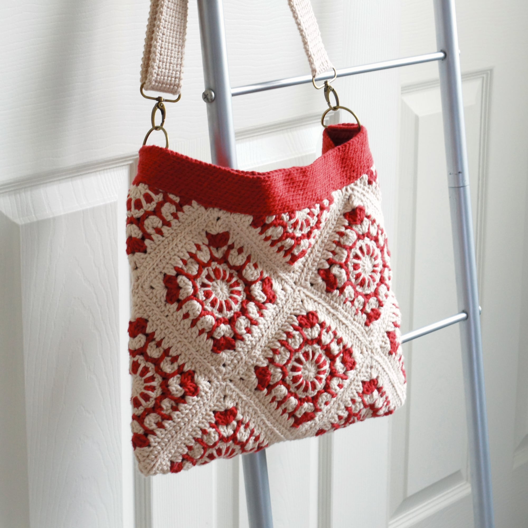 granny square tote