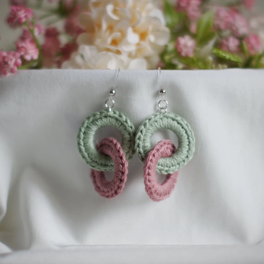 Crochet Interlocking Circles Earrings