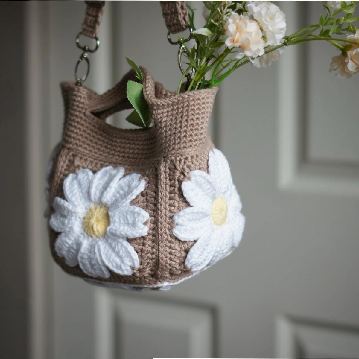 crochet daisy mini tote