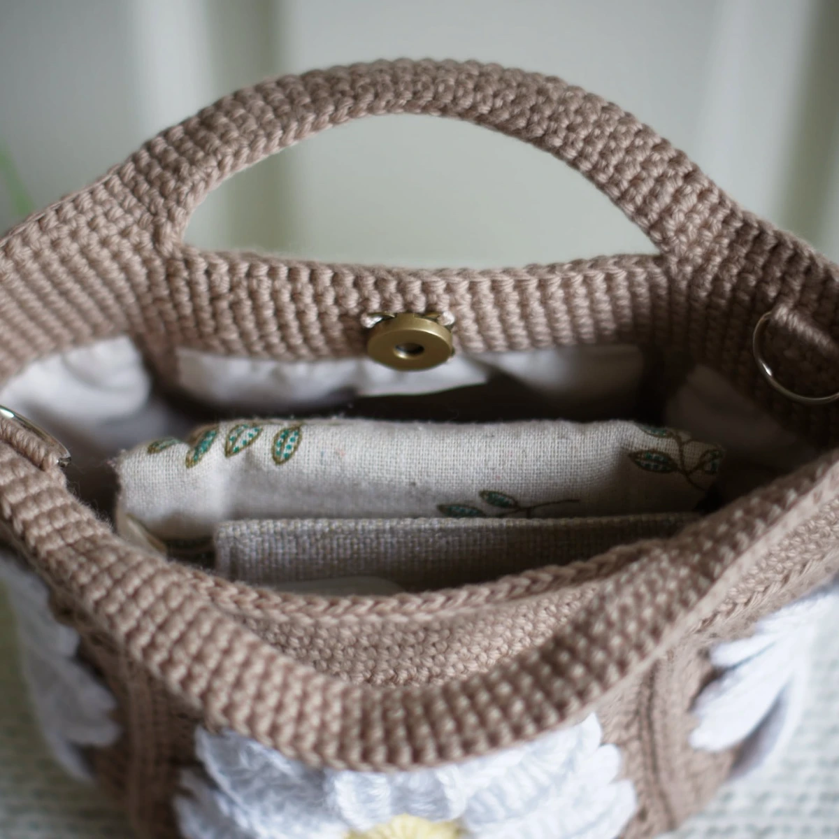 crochet daisy mini tote
