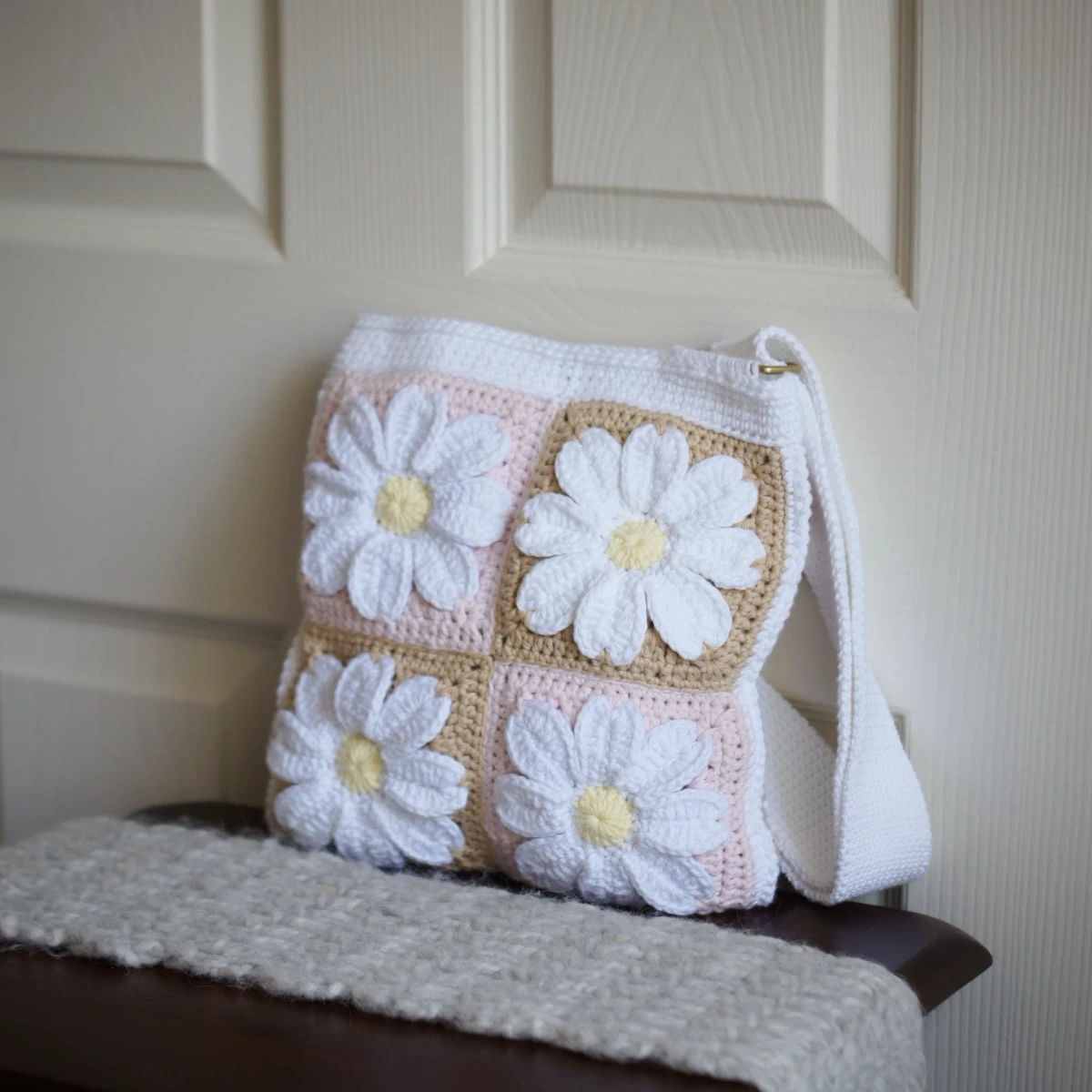 crochet daisy tote