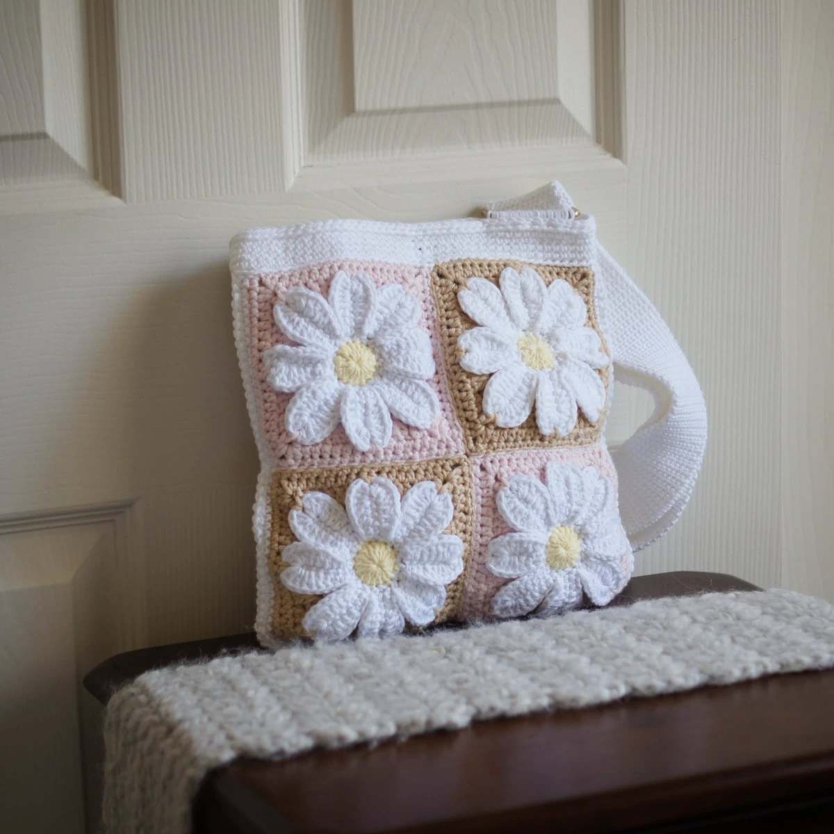 crochet daisy tote