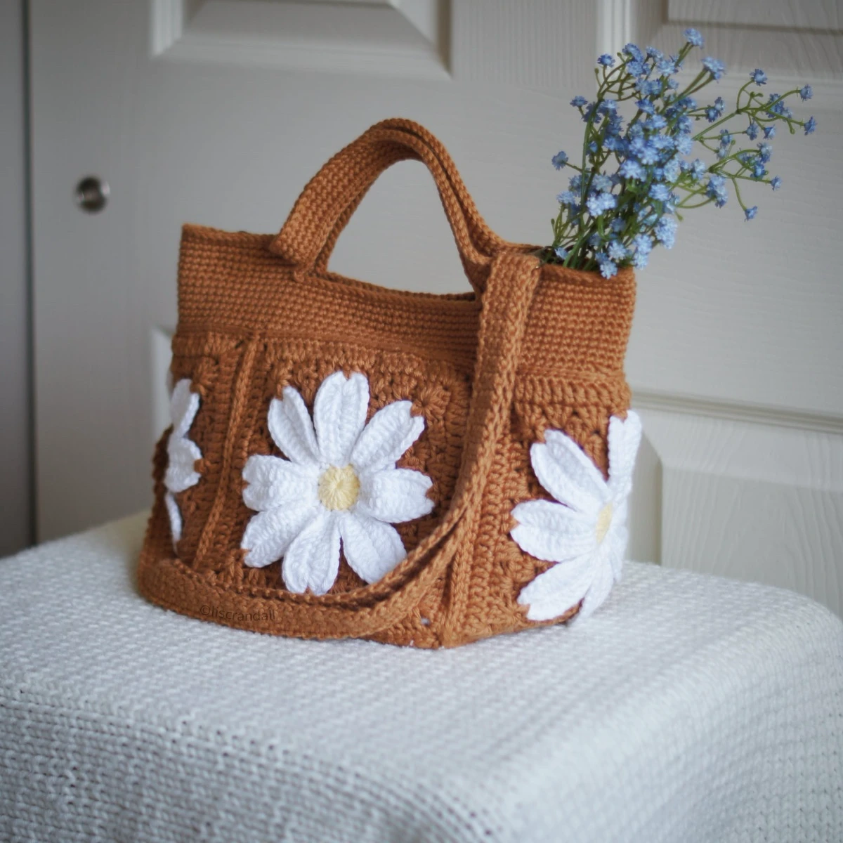 crochet daisy bag in terracotta