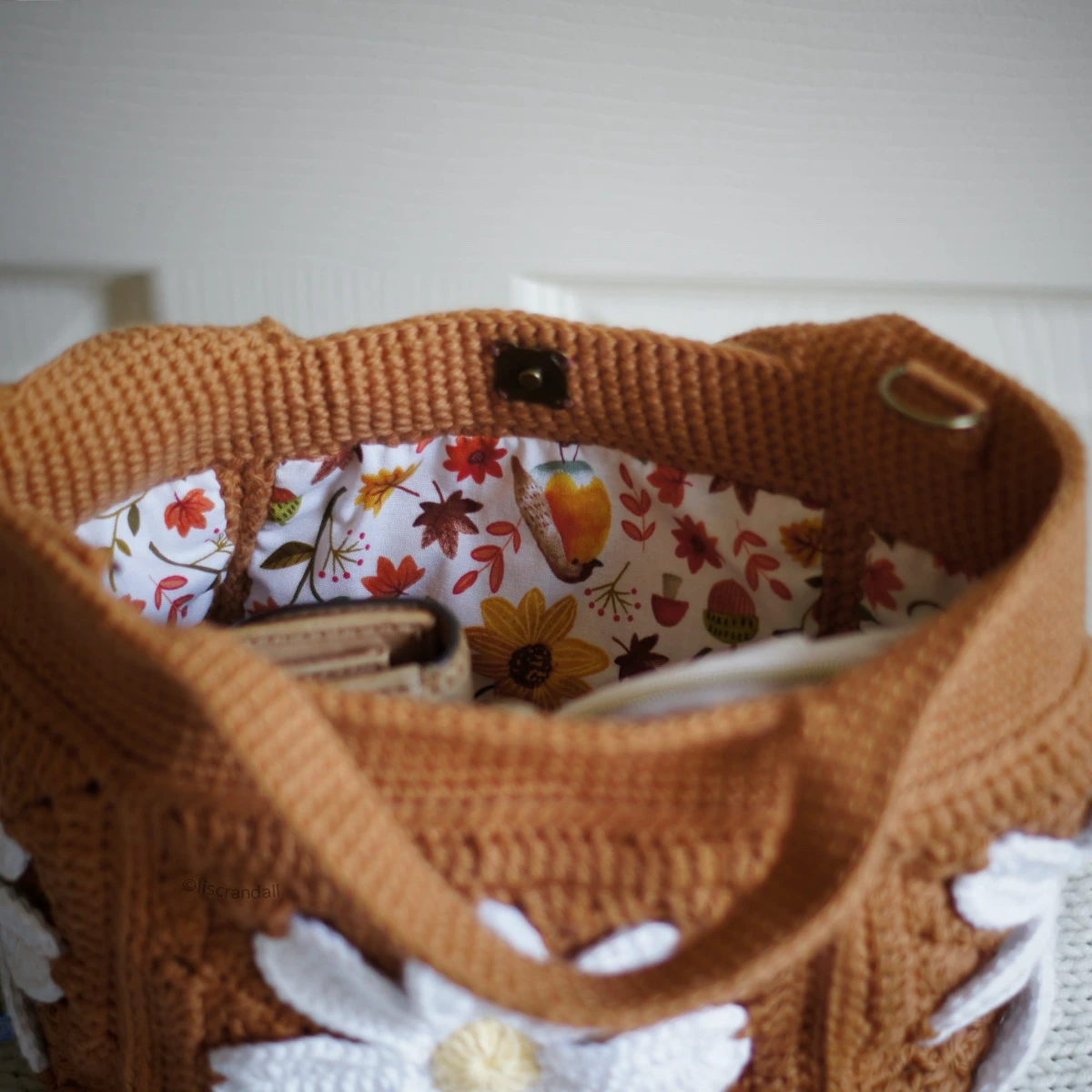 crochet daisy bag in terracotta