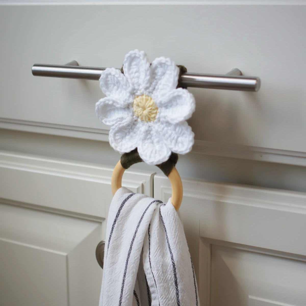 crochet daisy towel holder